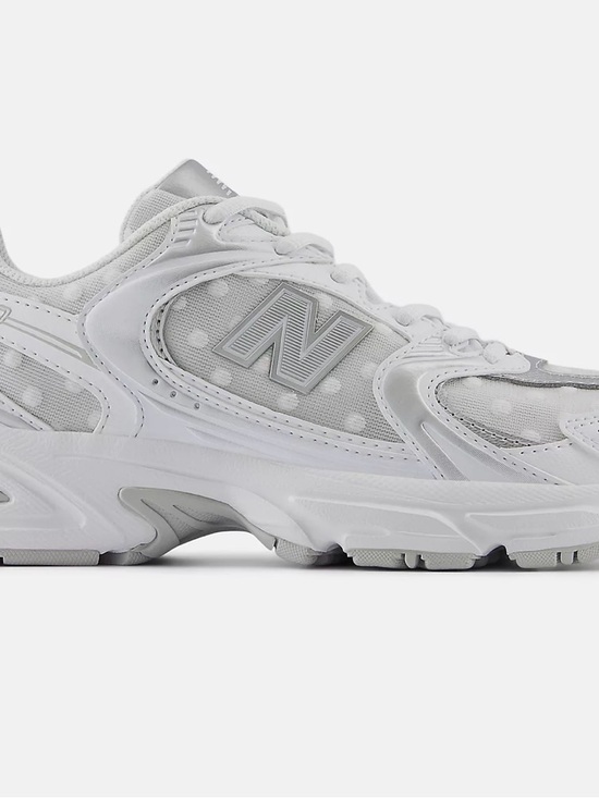 New Balance Shoes - New Balance White and Silver Retro Runner